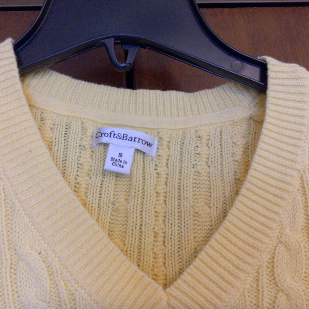 Pullover V-neck Sweater Small - Picture 5 of 6
